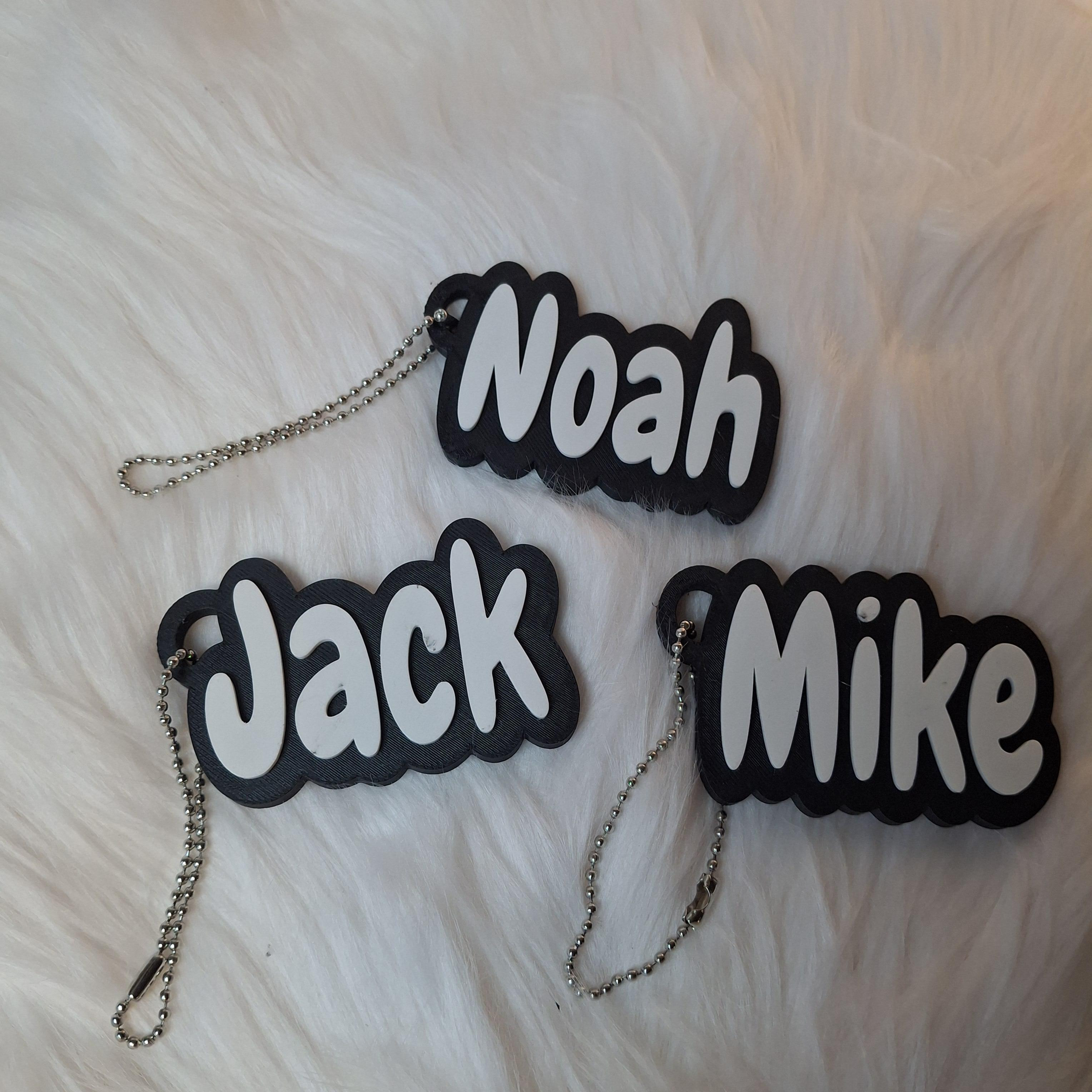 Gepersonaliseerde Naamsleutelhanger – 3D Geprint - Zwart met Witte Letters