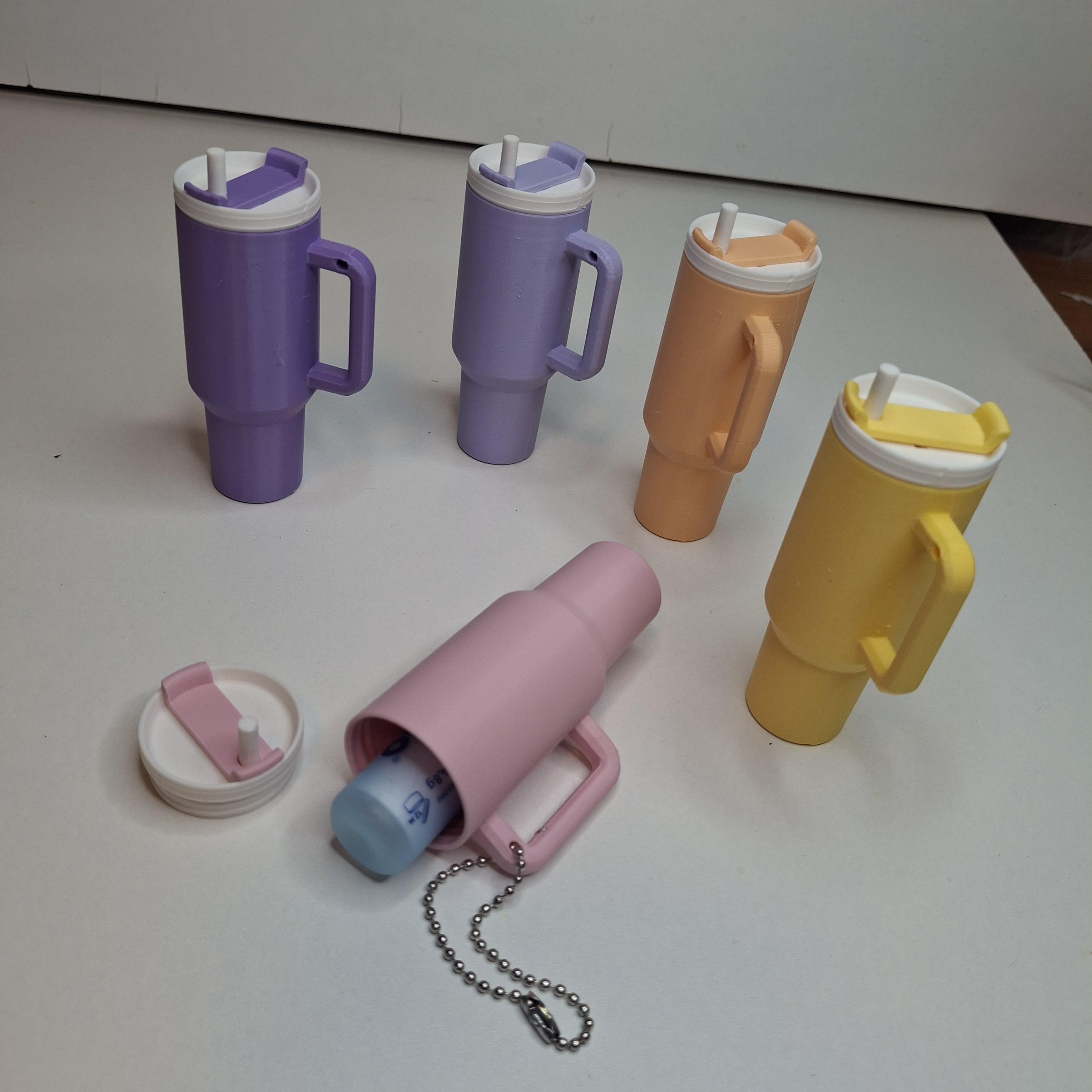 Mini tumbler sleutelhangers in roze lila perzik geel en wit met schroefdeksel